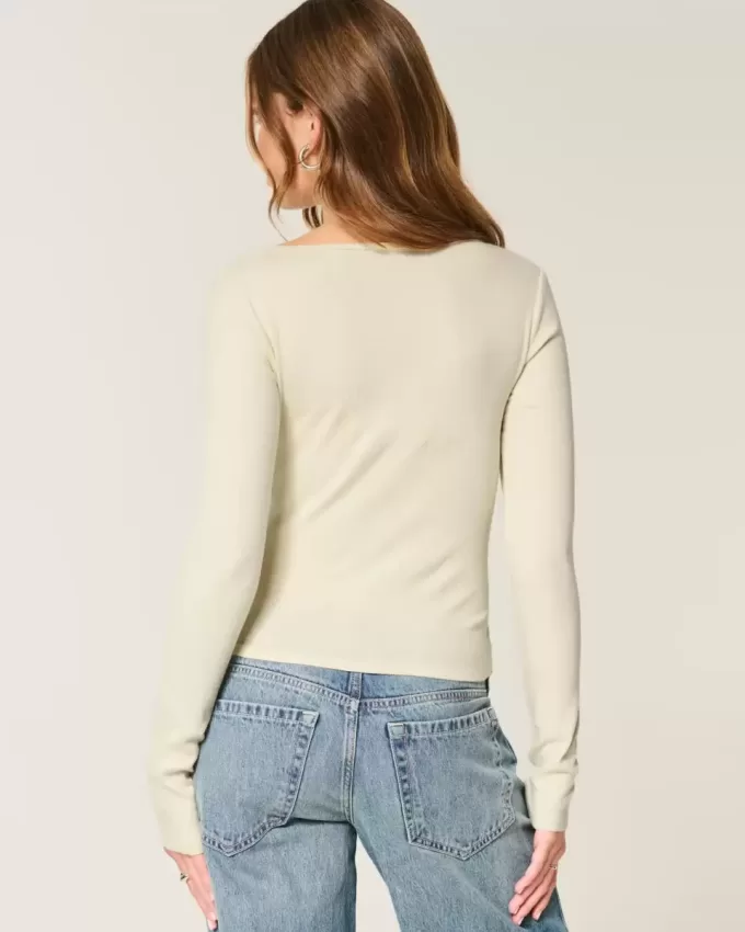 Top a maniche lunghe con scollo quadrato