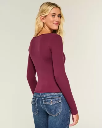 Top a maniche lunghe con scollo quadrato