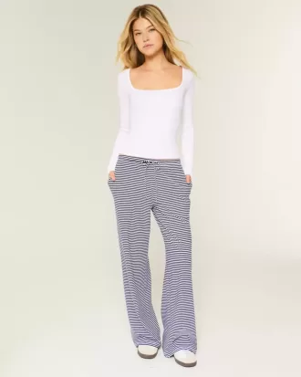 Top a maniche lunghe con scollo quadrato