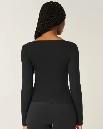 Top a maniche lunghe con scollo quadrato