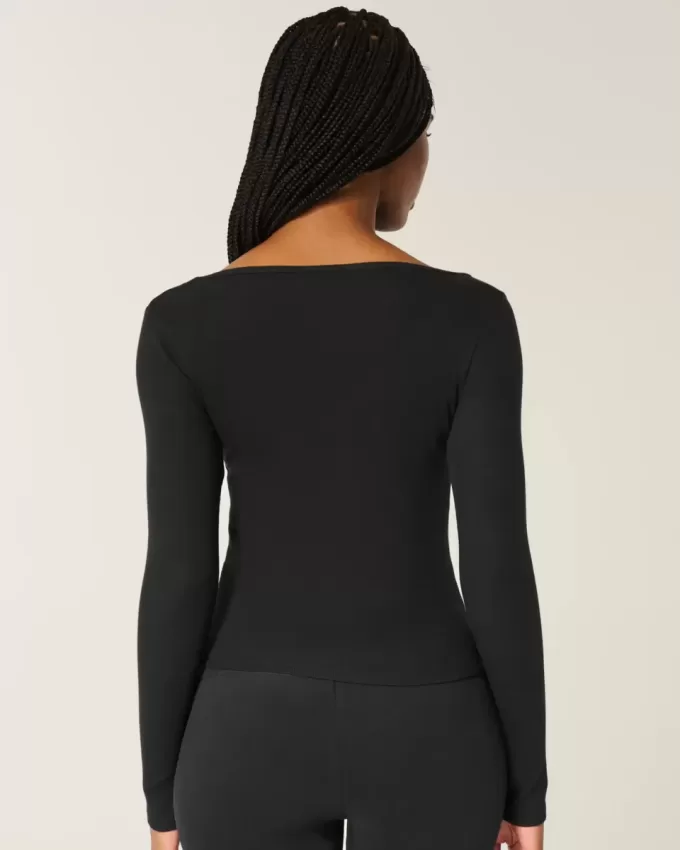 Top a maniche lunghe con scollo quadrato