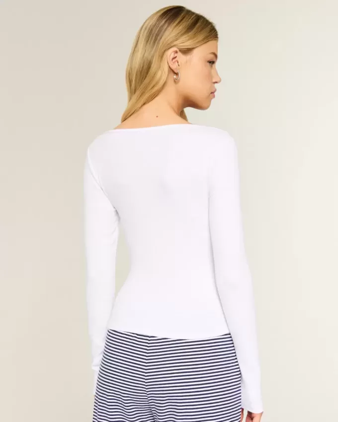 Top a maniche lunghe con scollo quadrato