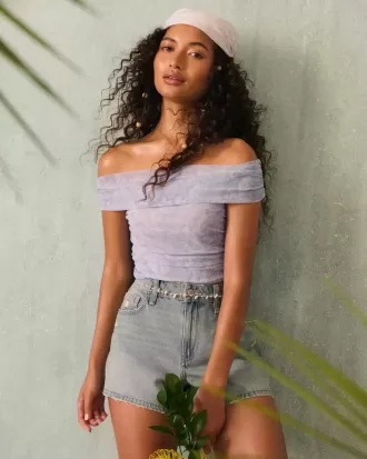 Top a spalle scoperte con scollo a V e scollo a V in rete