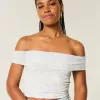 Top a spalle scoperte con scollo a V e scollo a V in rete