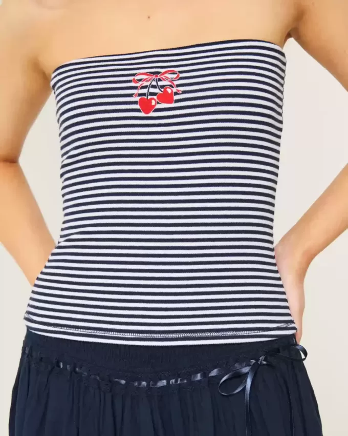 Top a tubino ricamato senza spalline con ciliegie Top a tubino ricamato senza spalline con ciliegie