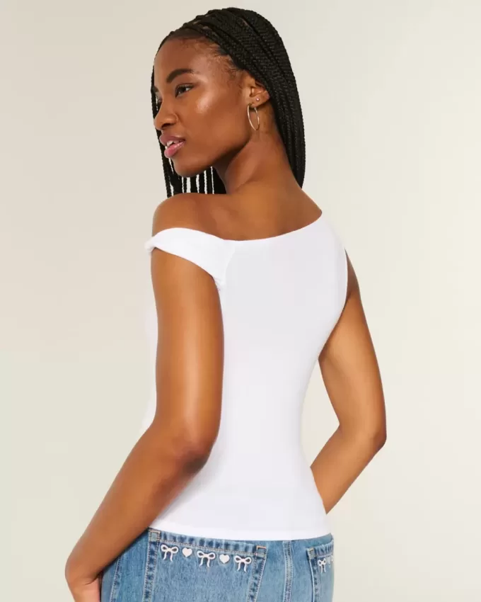 Top asimmetrico con spalle scoperte