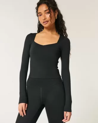 Top con scollo a cuore arricciato Active Recharge di Gilly Hicks