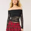 Top con spalle scoperte e pizzo integrale Top con spalle scoperte e pizzo integrale