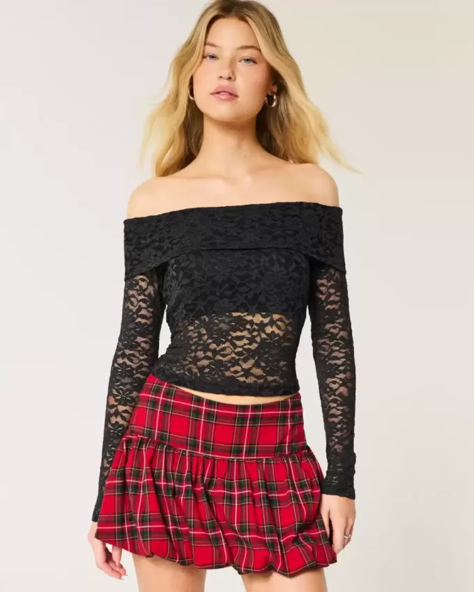 Top con spalle scoperte e pizzo integrale Top con spalle scoperte e pizzo integrale