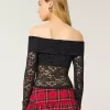 Top con spalle scoperte e pizzo integrale Top con spalle scoperte e pizzo integrale