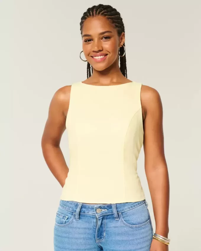 Top in misto lino con schiena scoperta Top in misto lino con schiena scoperta